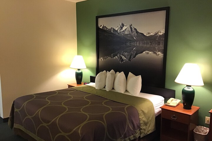 Room 25 of 43
