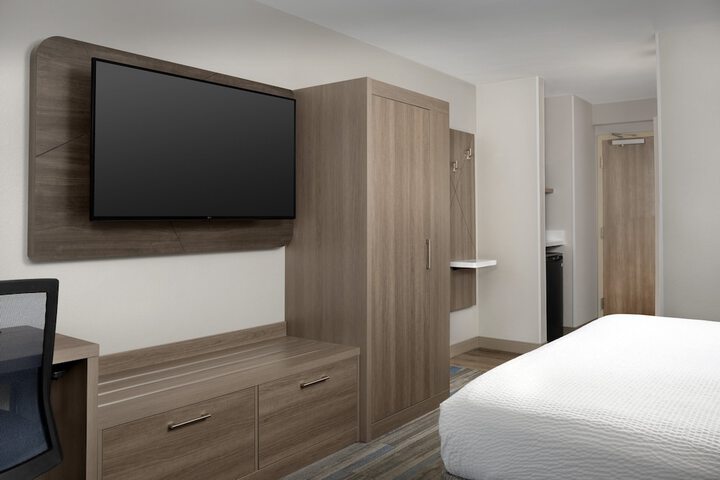 Room 18 of 33