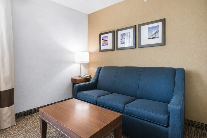 Comfort Suites Baymeadows Near Butler Blvd