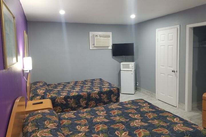 Room 13 of 16