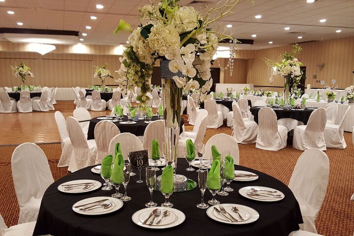 Ballroom/Hall 33 of 37