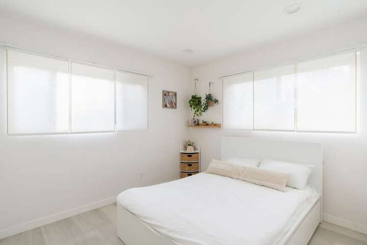 Spacious and Bright 5-bedroom Oasis Pool and Yard