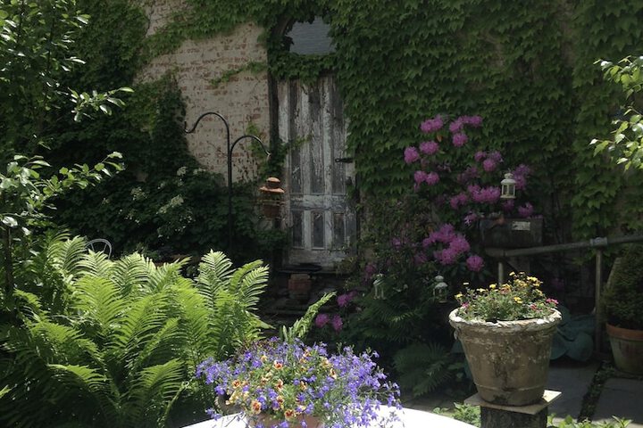 Church Des Artistes Guest House