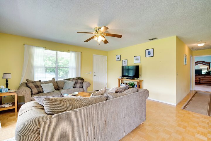 Docks + Balcony: Peaceful River Abode in Dunnellon
