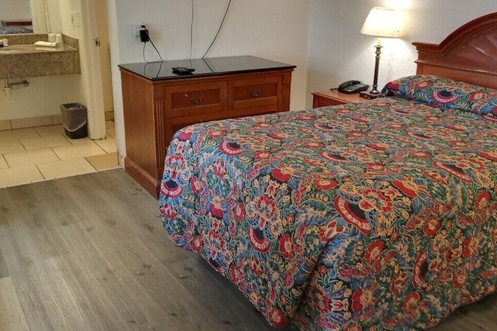 Room 8 of 17