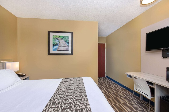 Room 13 of 27