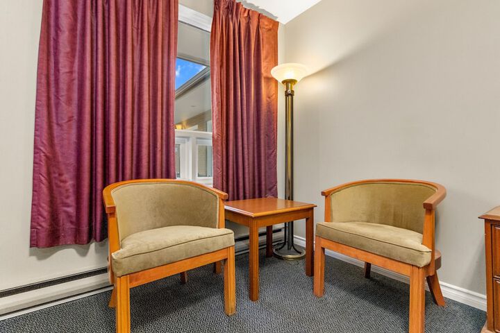 Room 32 of 38