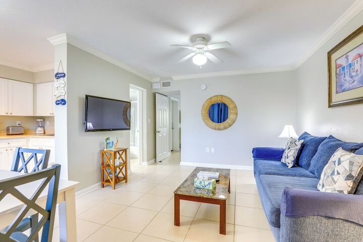 Sunlit Longboat Key Escape w / Private Resort Beach