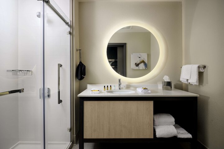 Room 9 of 28