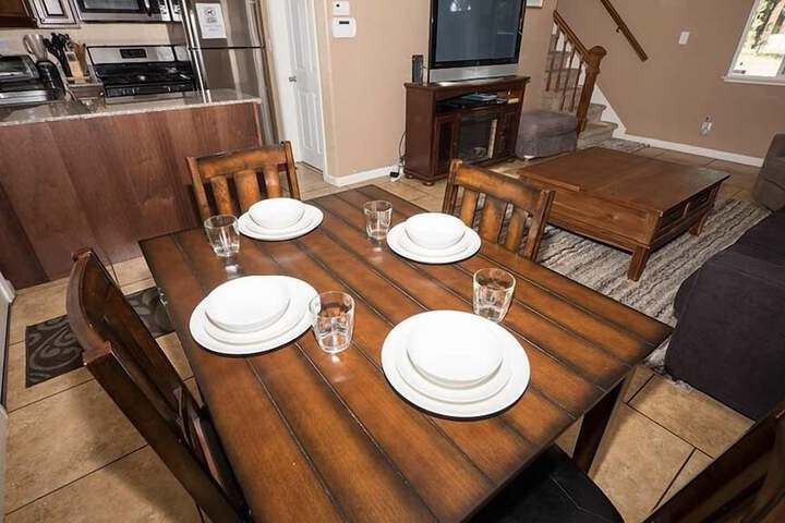 Dining 12 of 14