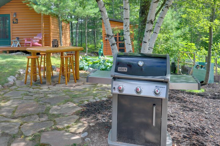 Lakefront Cabin w / Private Dock & Fire Pit!