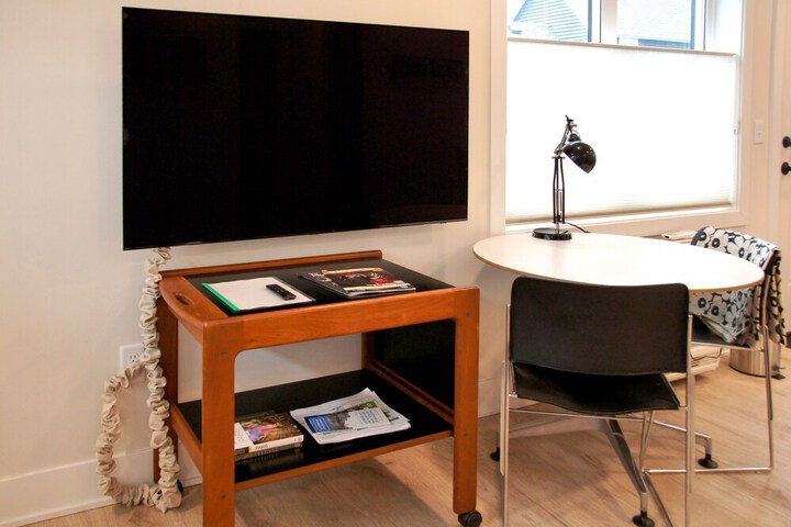 1 Mi to Carleton College: Wfh-friendly Apartment