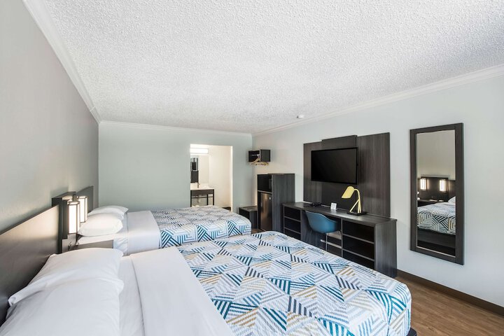 Room 16 of 26