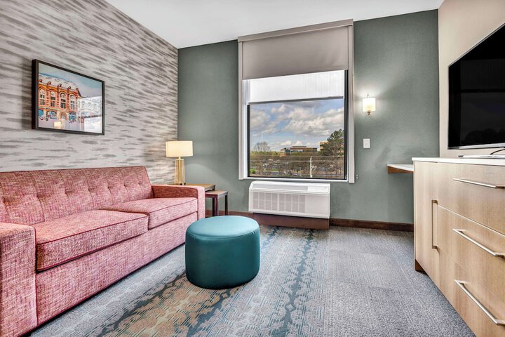 Room 28 of 83