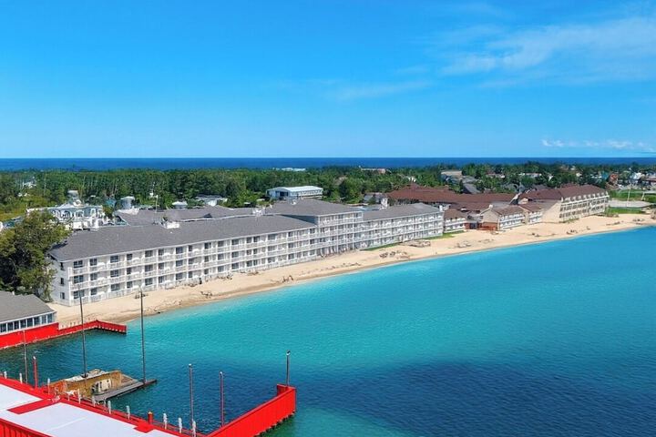 Hamilton Inn Select Beachfront Mackinaw City