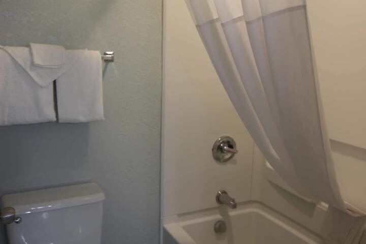 Room 13 of 34