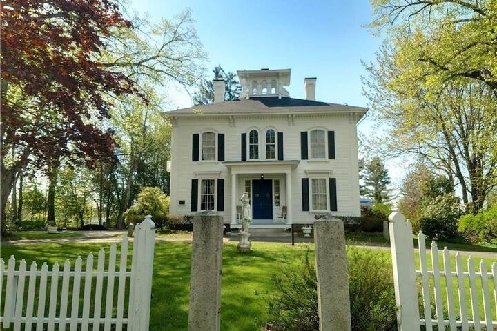 Homeport Inn and Tavern