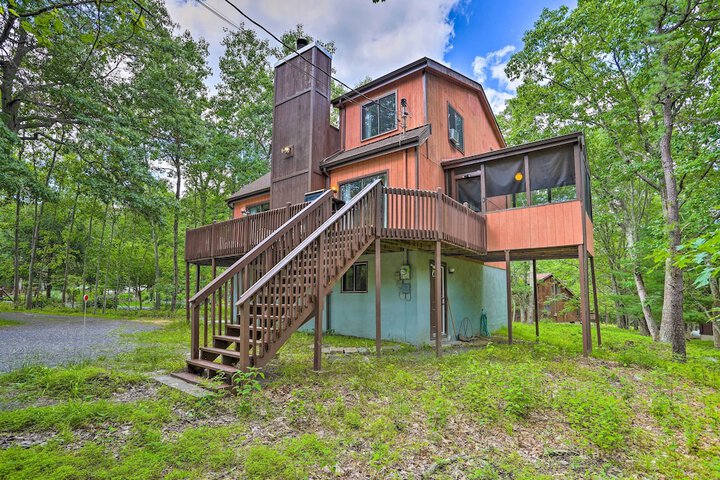 Bushkill House w / Deck & Community Amenities!