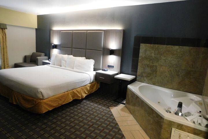 Room 16 of 102