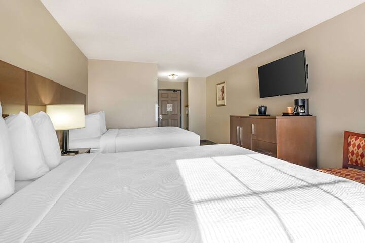 Country Inn & Suites by Radisson Watertown, SD