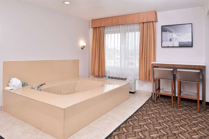 Room 9 of 30