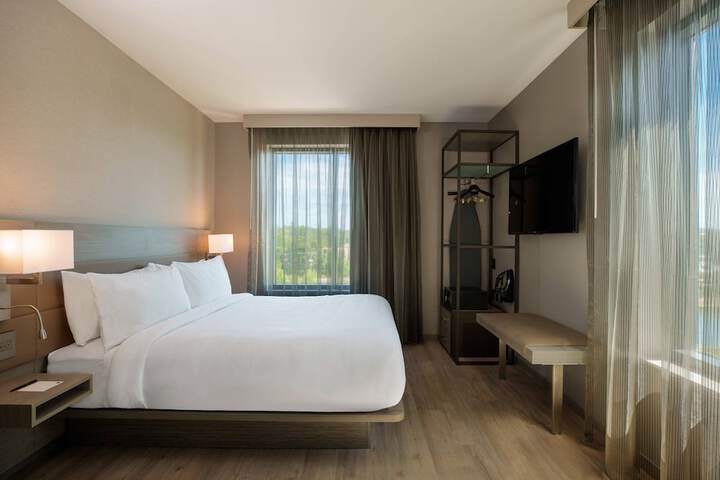 Room 13 of 67