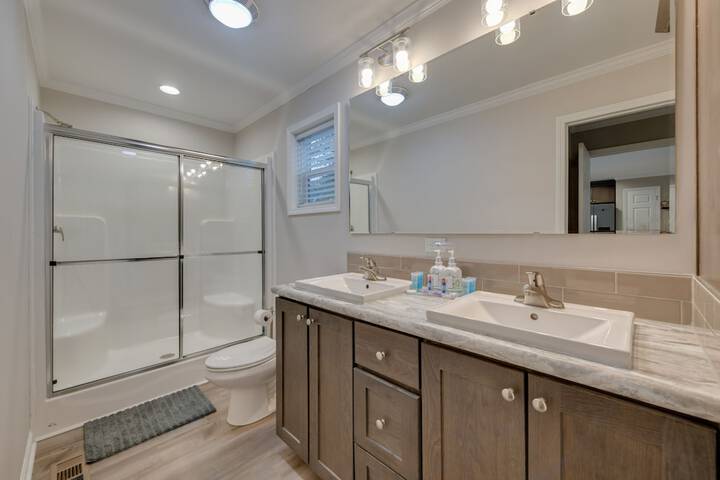 Family-friendly Home w / Deck Near Colonial Beach!