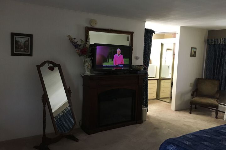 Room 24 of 81