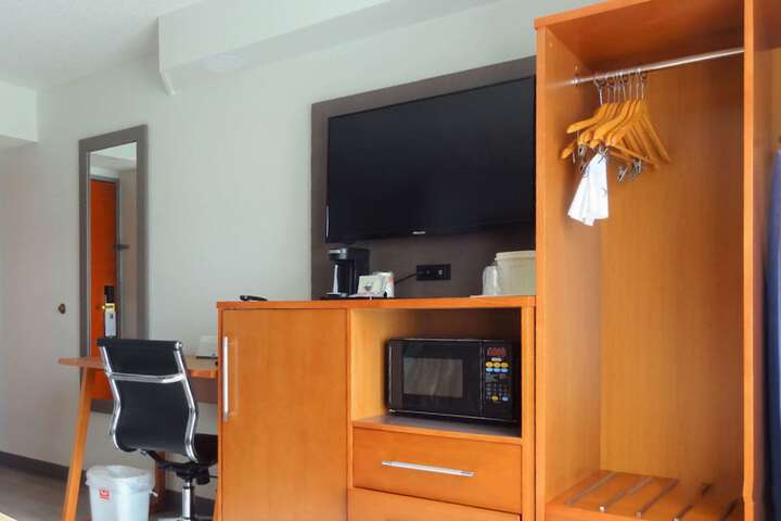 Room 11 of 28