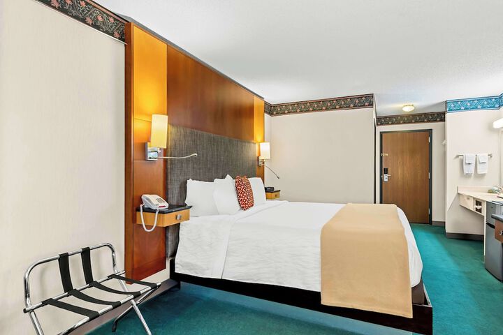 Room 30 of 38
