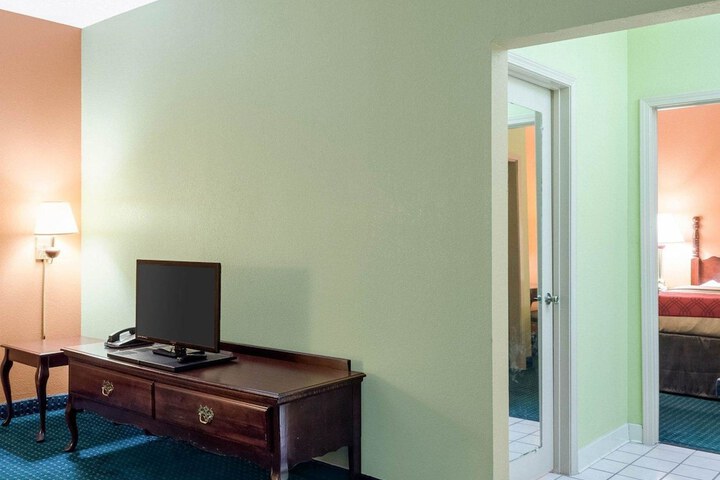 Econo Lodge Canton I-55
