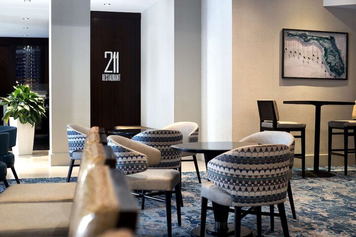 Lounge 112 of 121