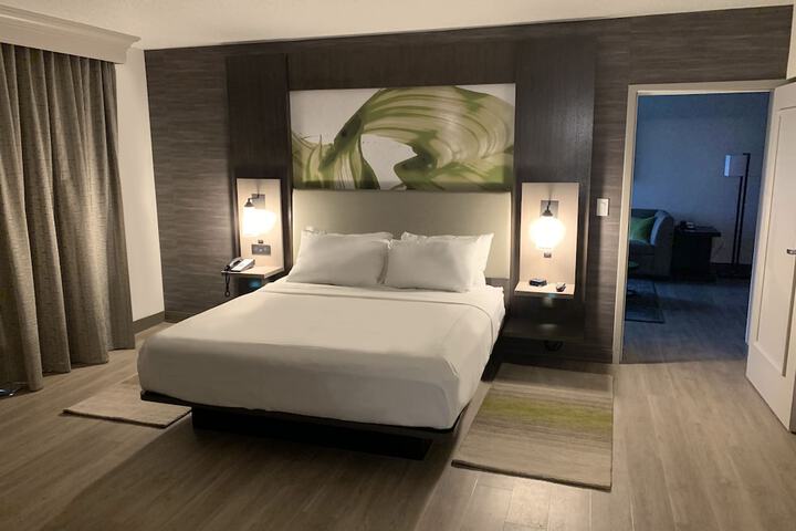 Room 53 of 103