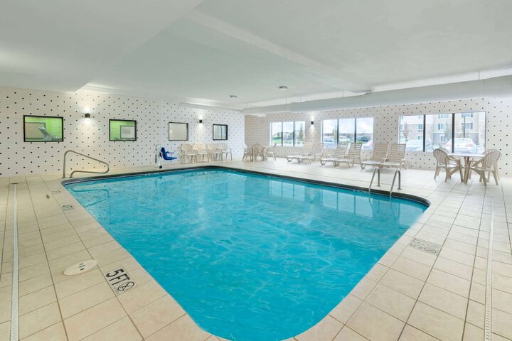 La Quinta Inn & Suites by Wyndham Columbus - Grove City