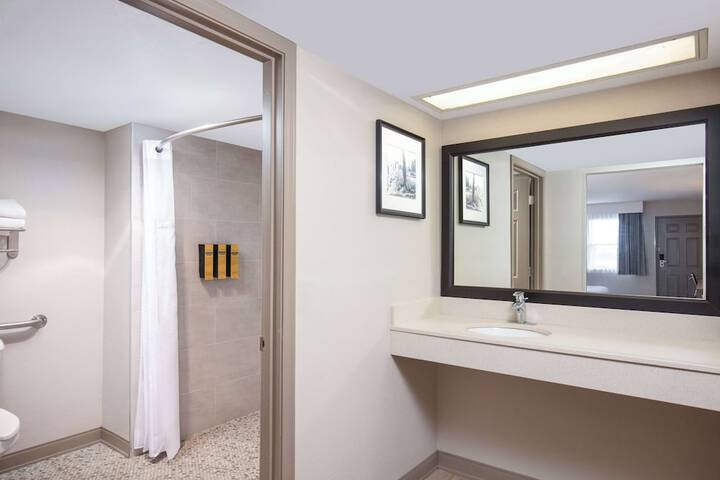 Room 48 of 63