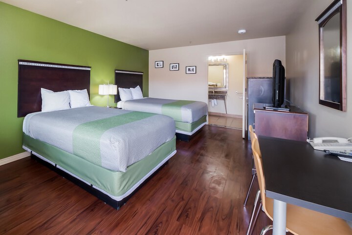 Room 16 of 35