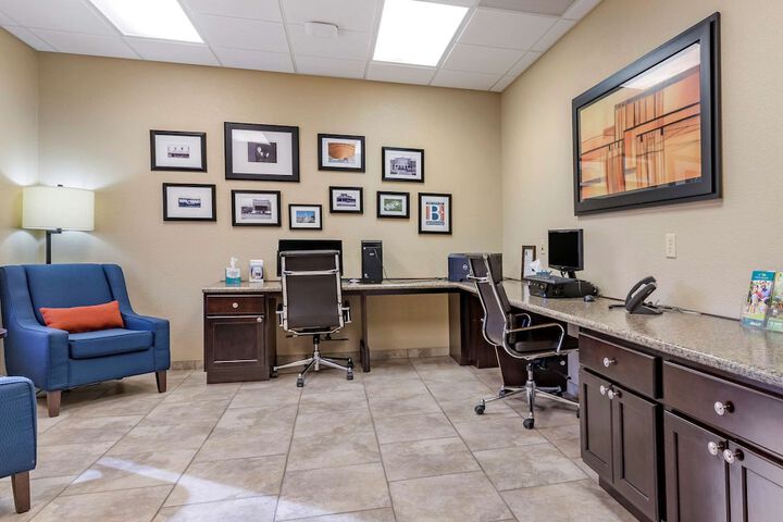 Business Center 58 of 59