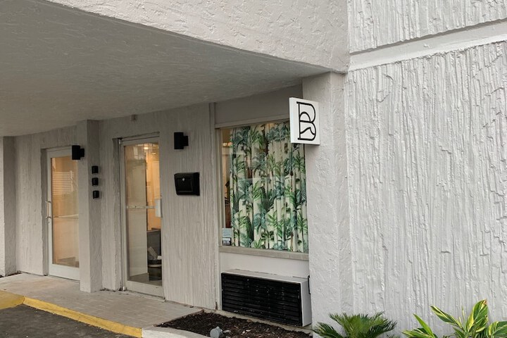 Hotel 5 of 77