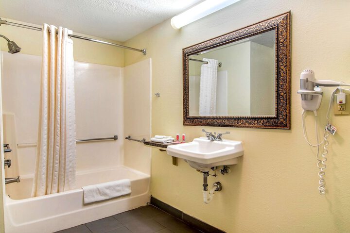 Room 8 of 21