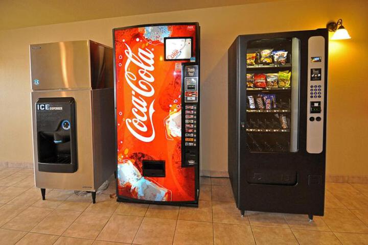 Econo Lodge Inn & Suites