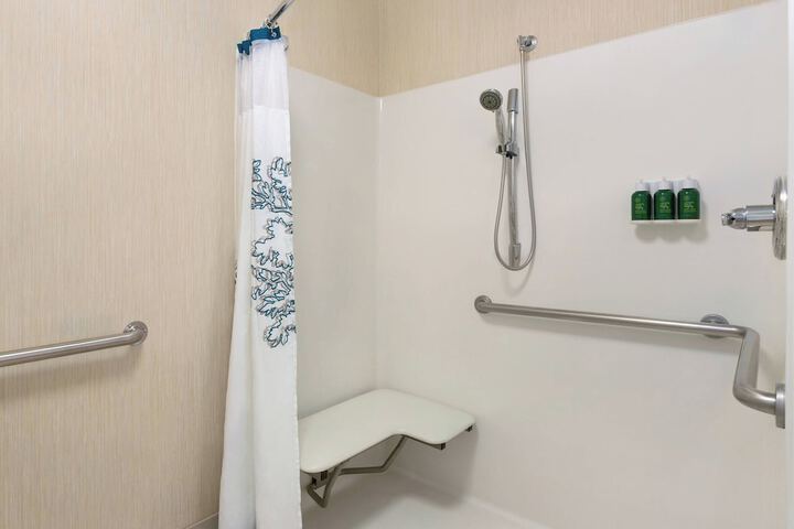 Room 16 of 25
