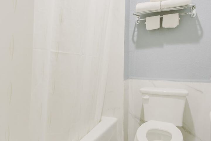 Scottish Inns and Suites - Near Kemah Boardwalk