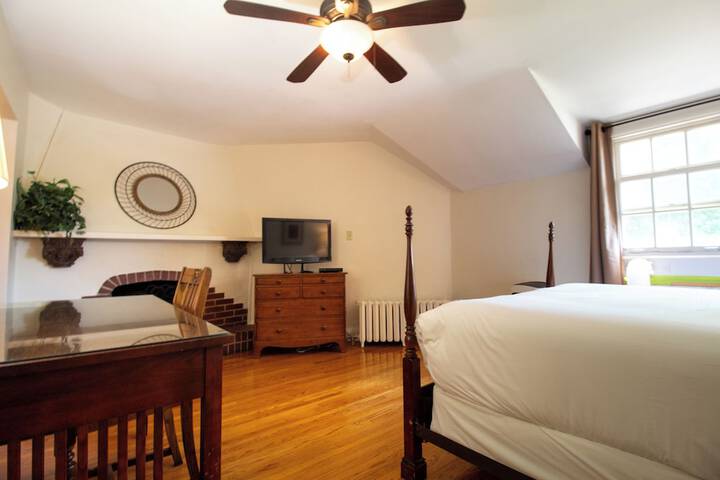 Room 34 of 103