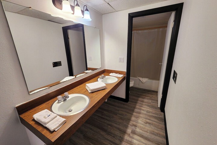 Room 10 of 25