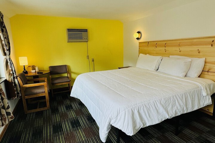 Room 12 of 25