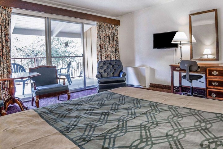 Room 23 of 28
