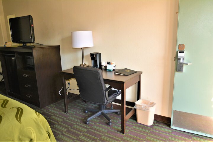 Room 10 of 37