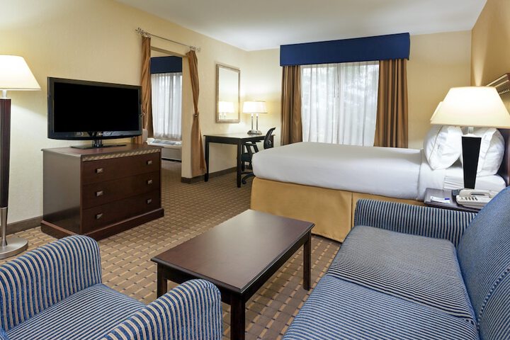 Holiday Inn Express & Suites Allentown West by IHG