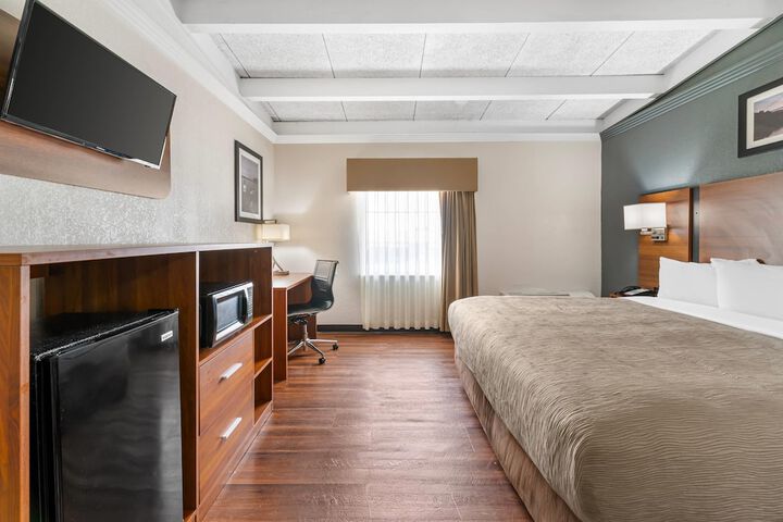 Quality Inn & Suites Kansas City - Independence I-70 East