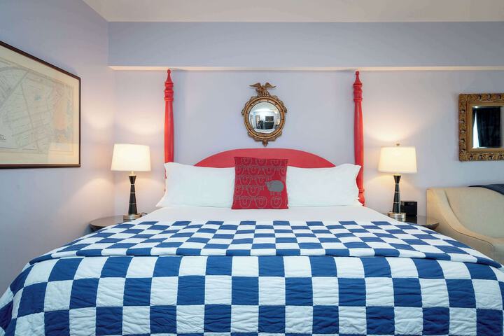 Room 42 of 111